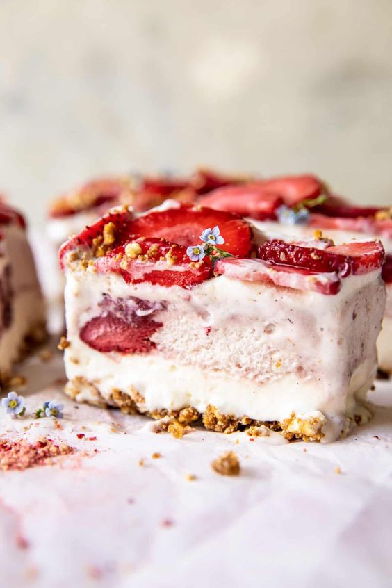 How to Make a Delicious Vegan Ice Cream Cake with Fresh Fruits