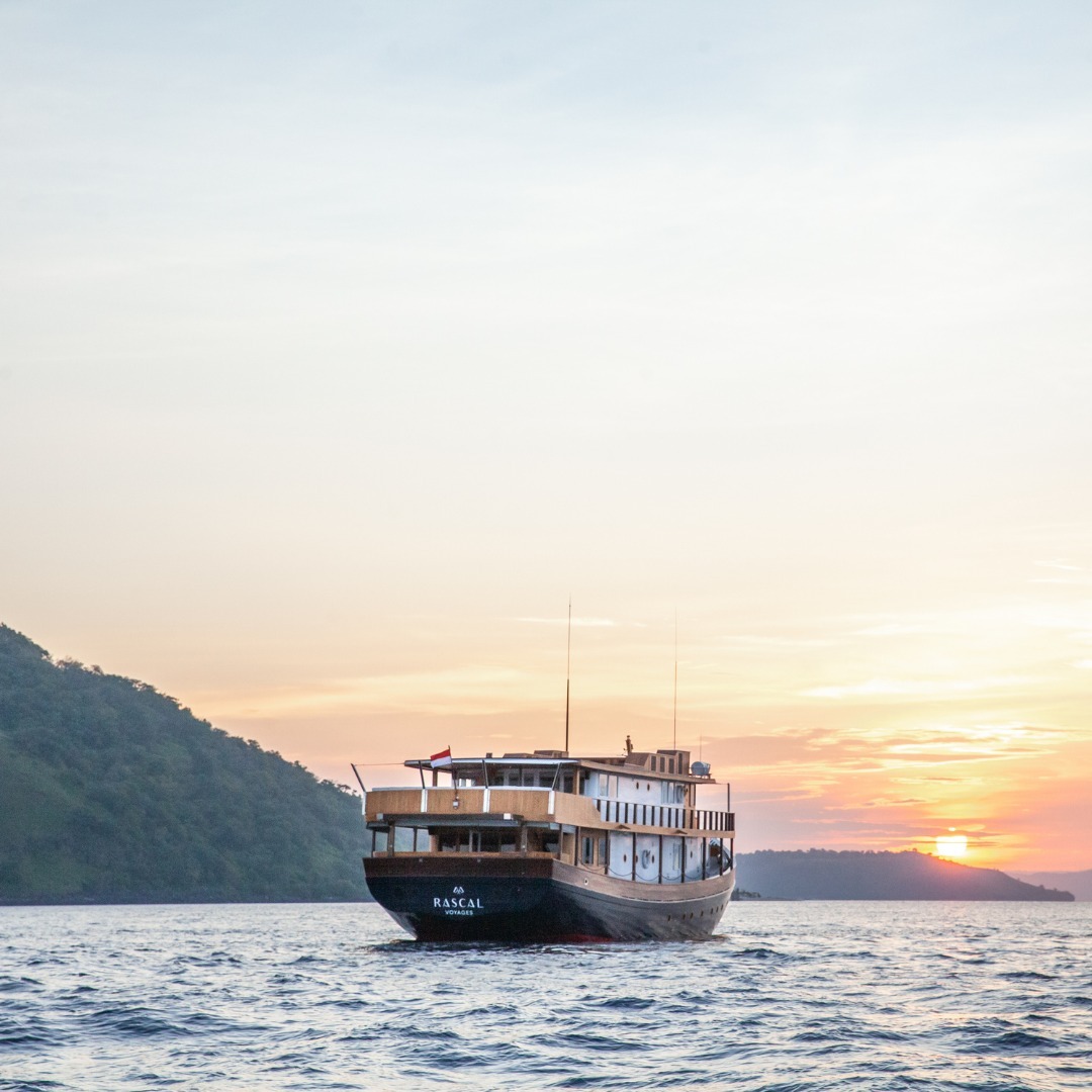 Sail to Serenity: Komodo Liveaboard Trips Tailored for Singaporean Travelers
